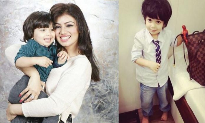 ayesha takia son image 1