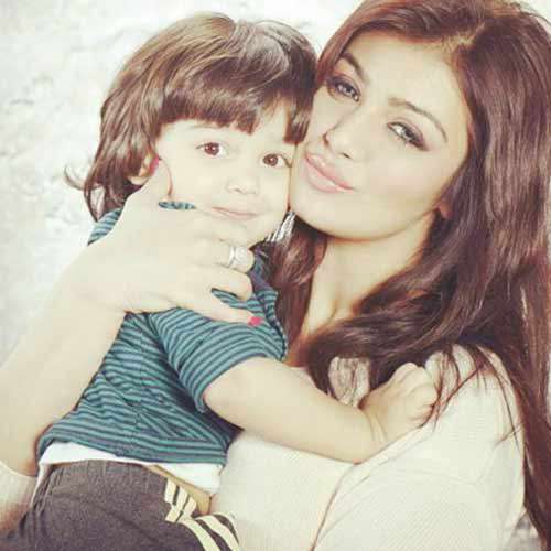 ayesha takia son image 3