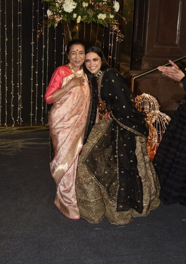 Deepika Padukone posed with Asha Bhonsle