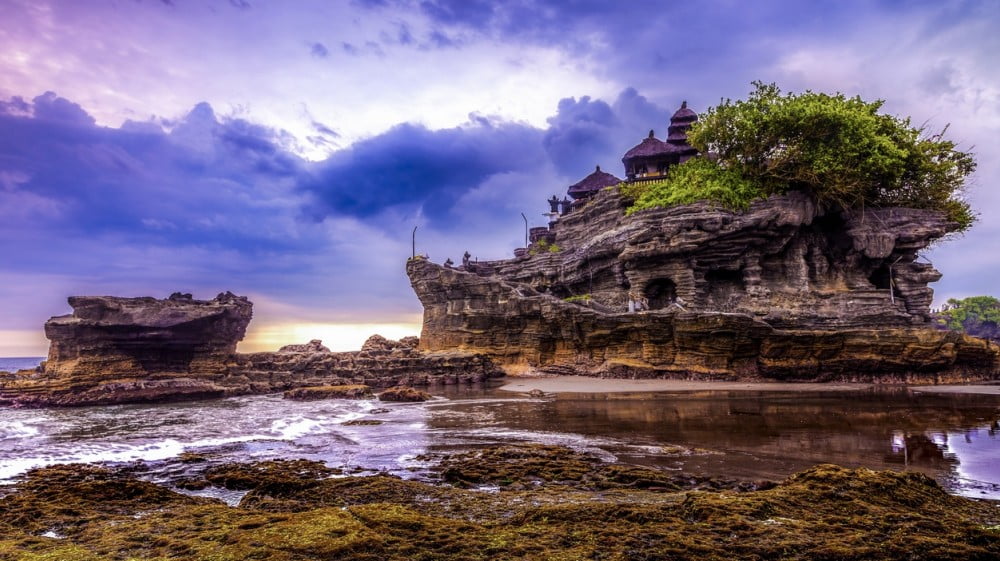 pura tanah lot temple