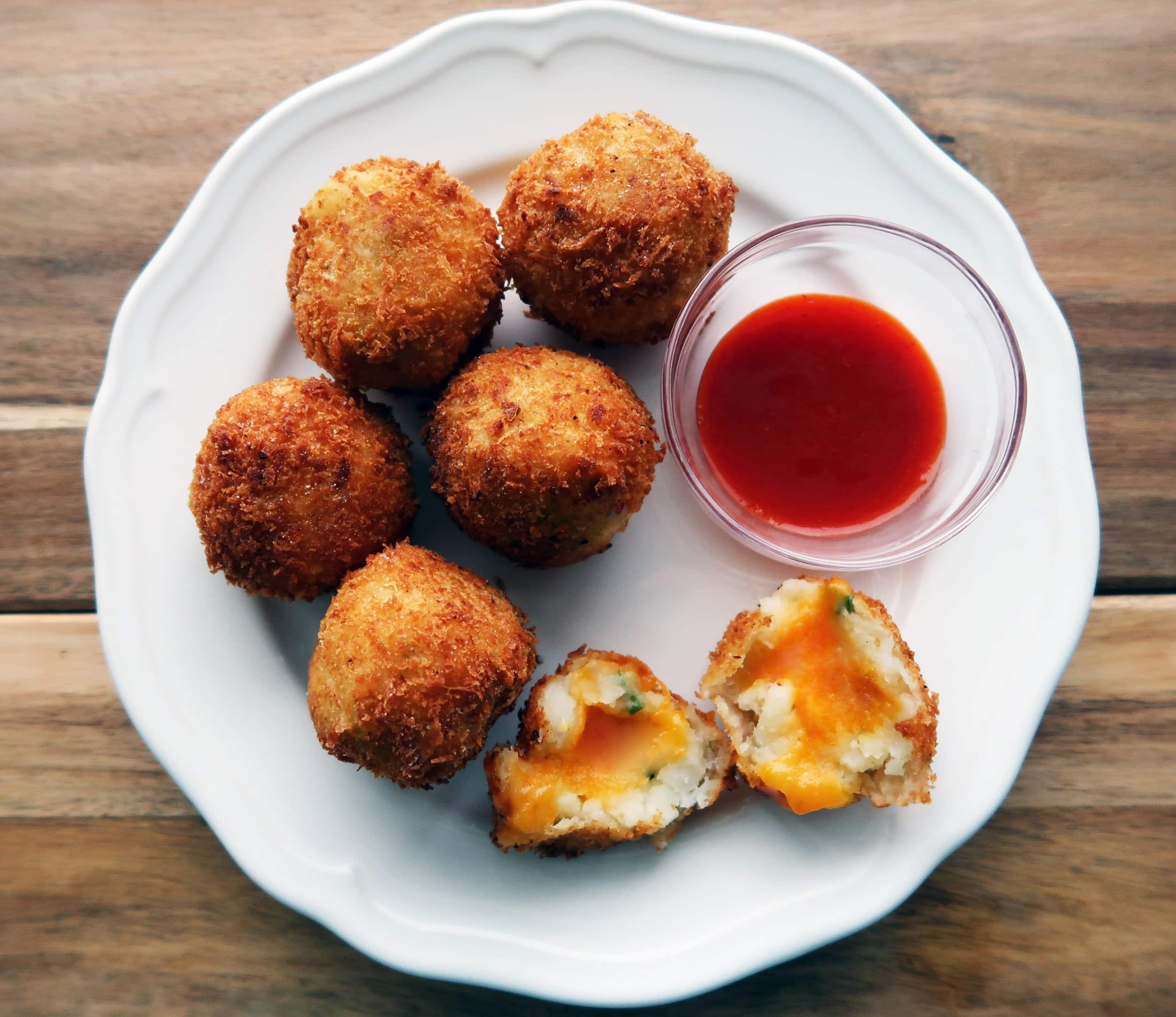 5 ingredient crispy mashed potato cheese balls plated 1