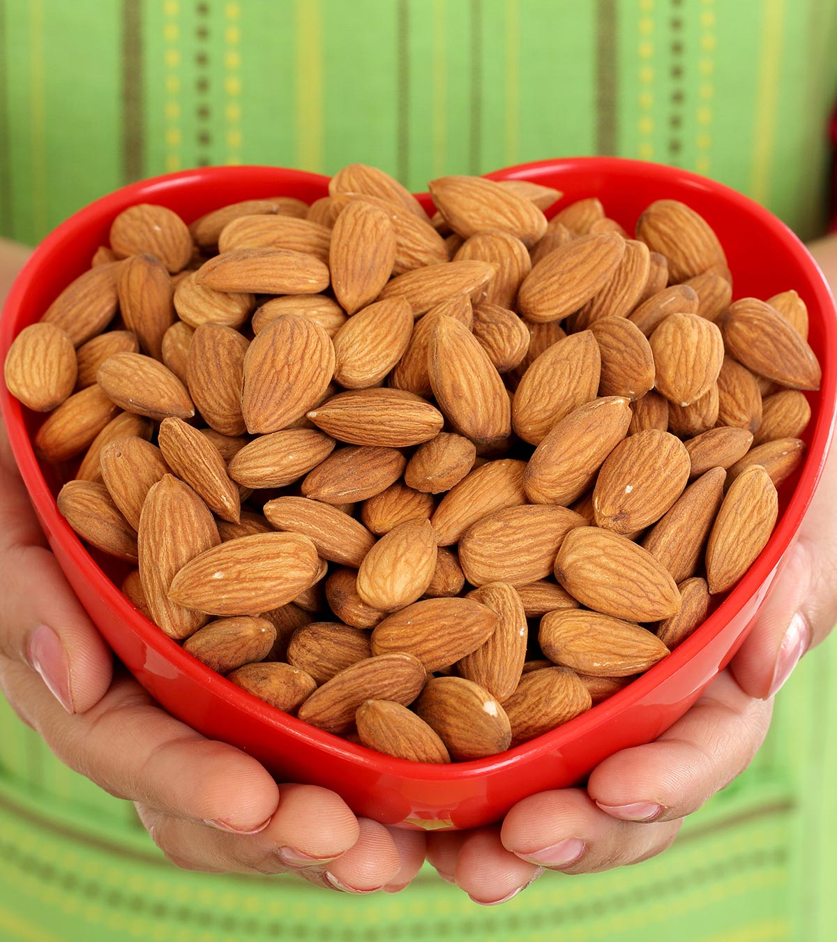 8 Health Benefits Of Raw And Soaked Almonds During Pregnancy 1