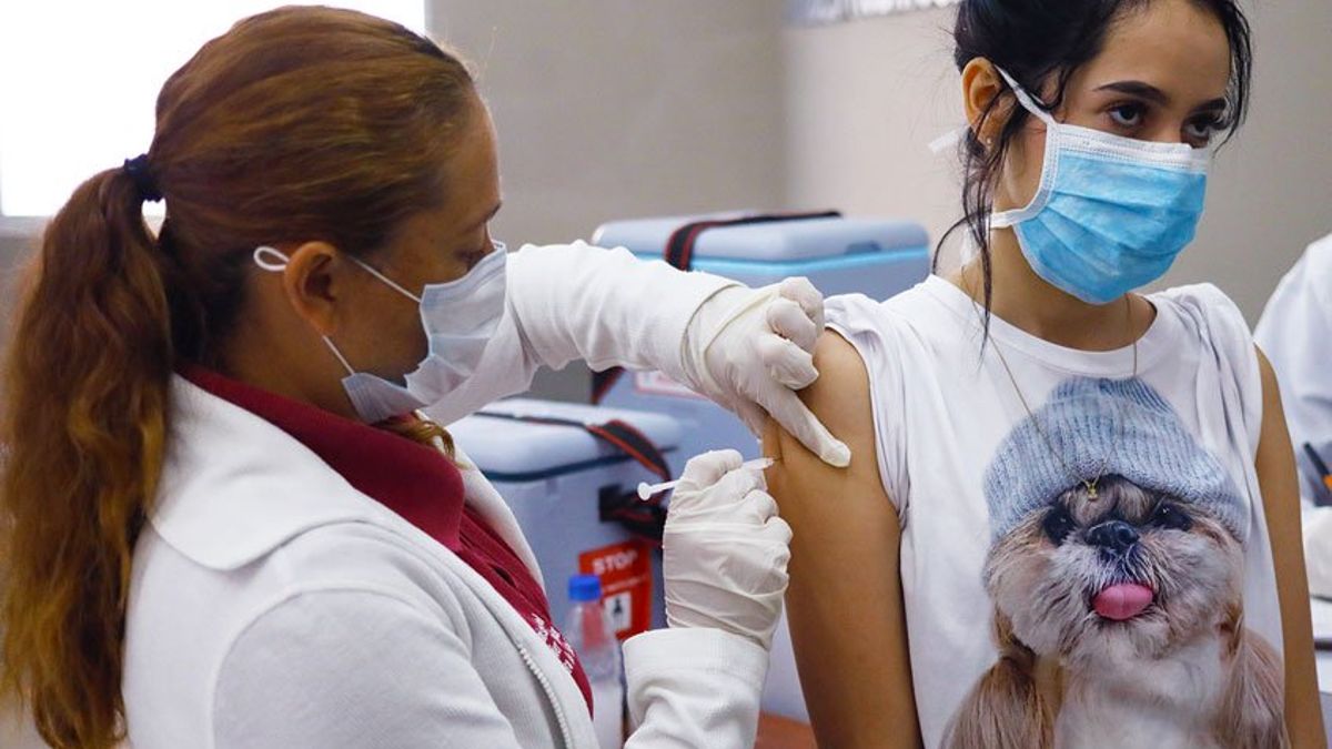 girl getting vaccinated 0327201