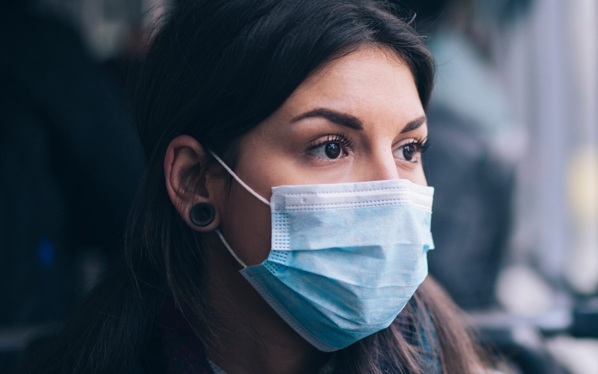 woman wearing medical mask scaled