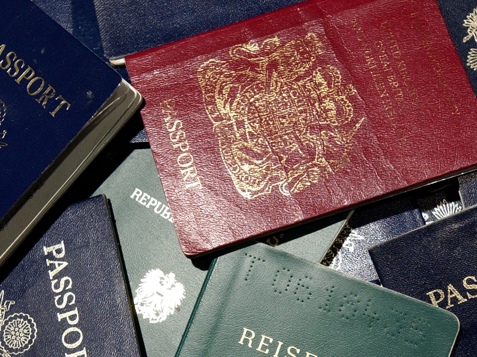 passport colors crop kl