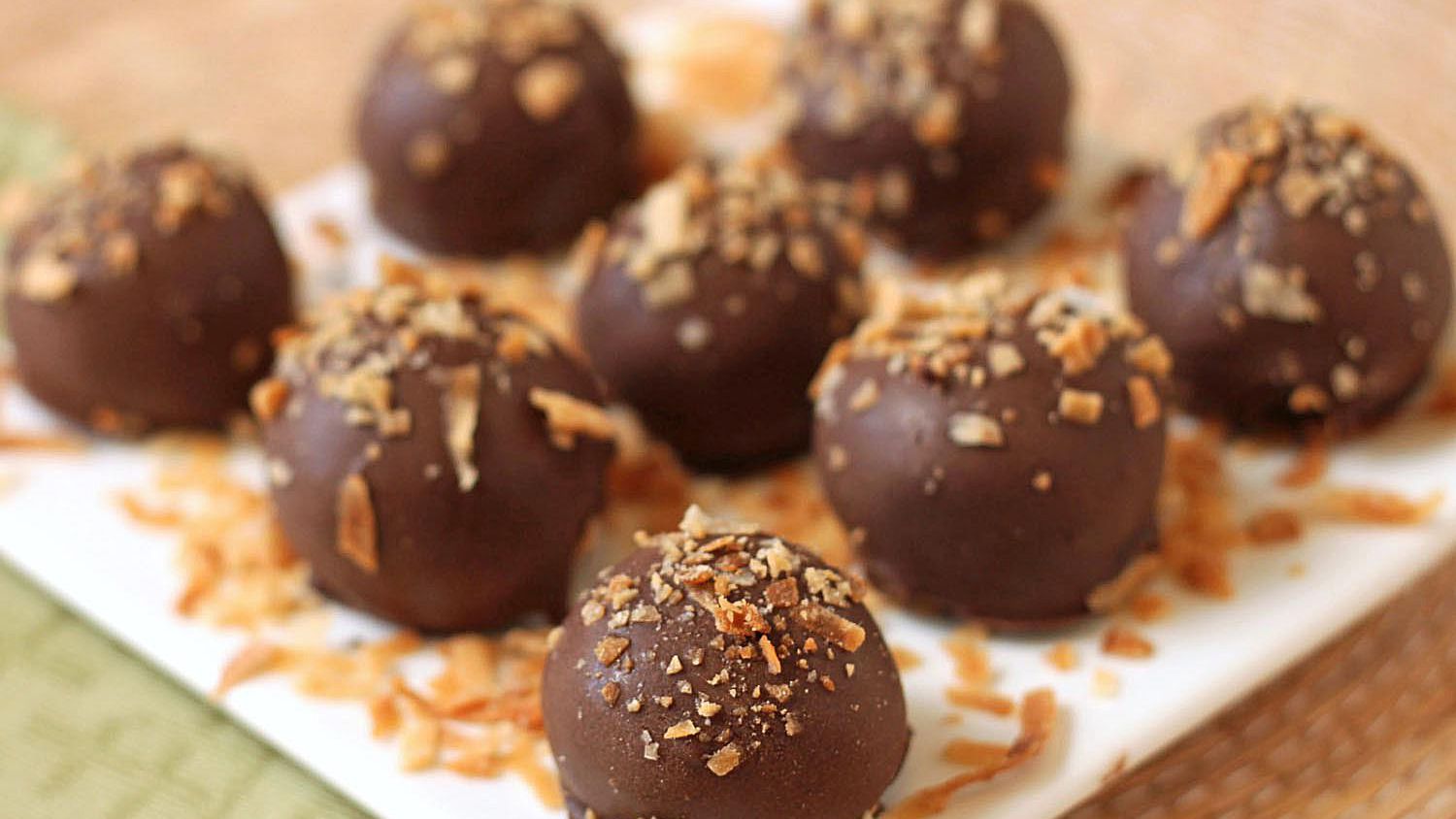 vegan coconut truffles 1 58ae01b03df78c345b198e12