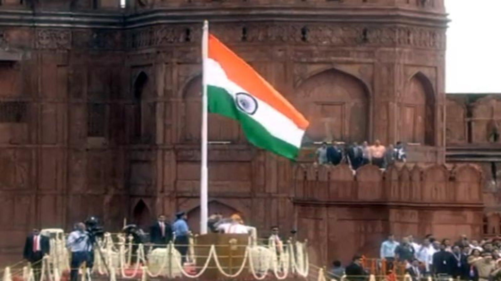 pm modi unfurls the tricolour at red fort on 73rd independence day