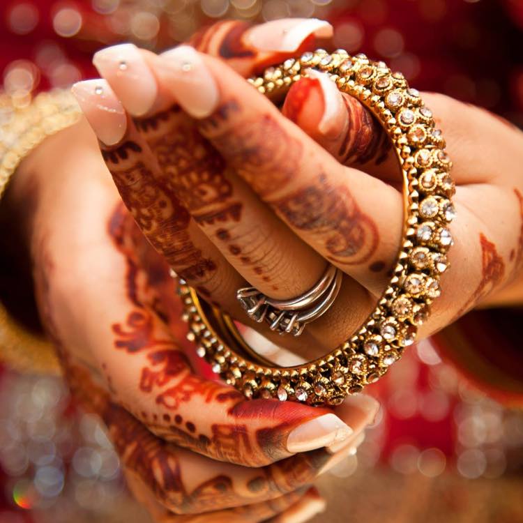 mehndi hands