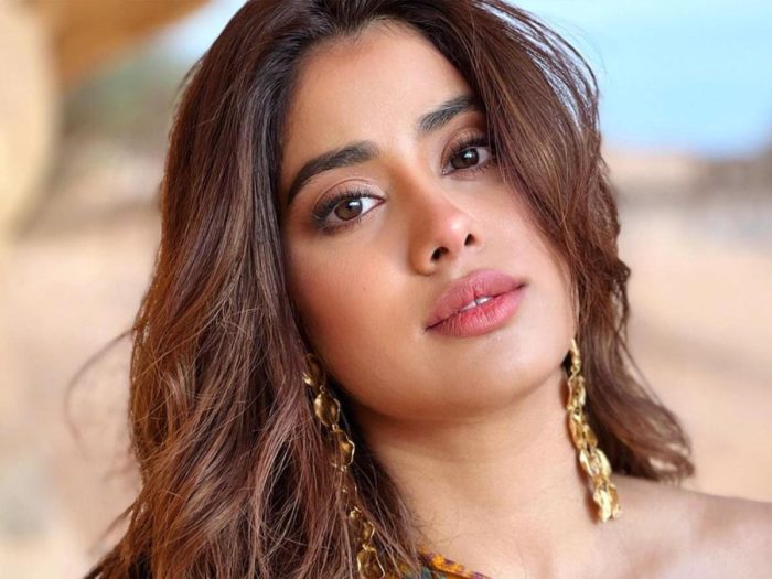 Janhvi Kapoor 11.01.22 1 700x525 1