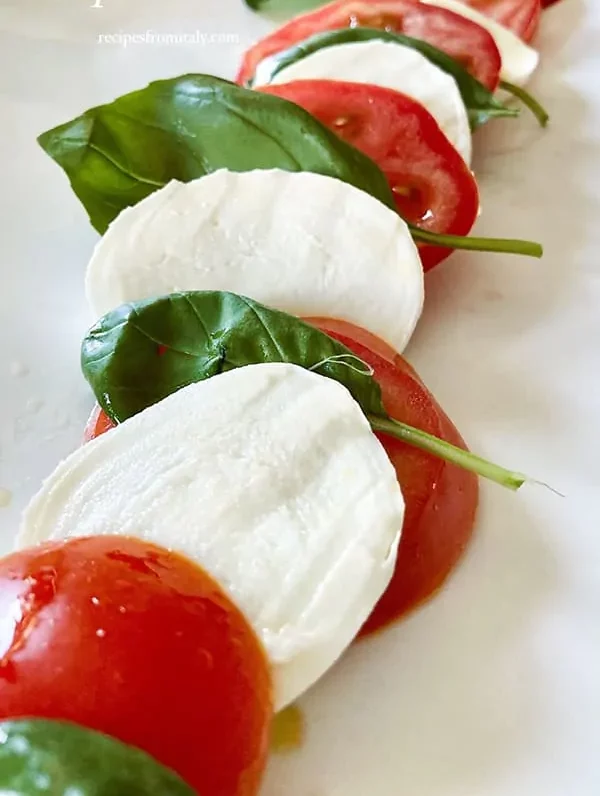 caprese salad 18 12 2 1 e1642510033657