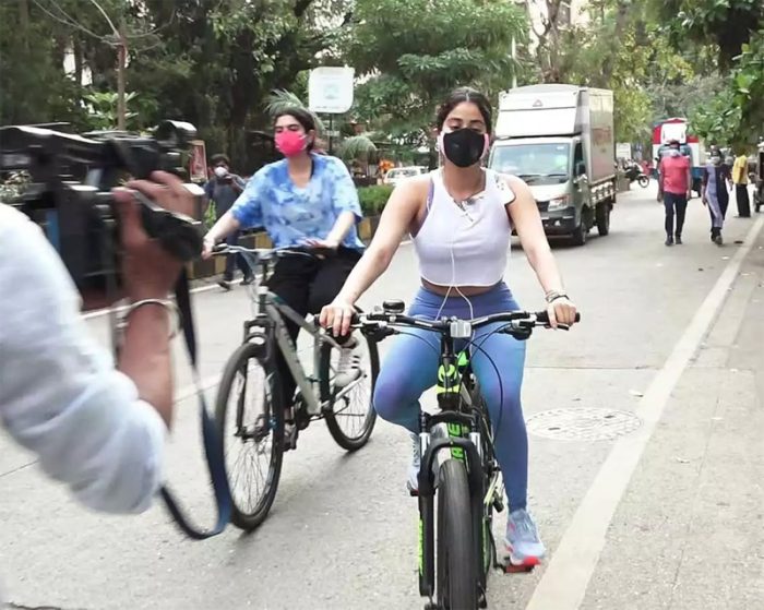 janhvi kapoor cycle 19 1 22 1 700x559 1