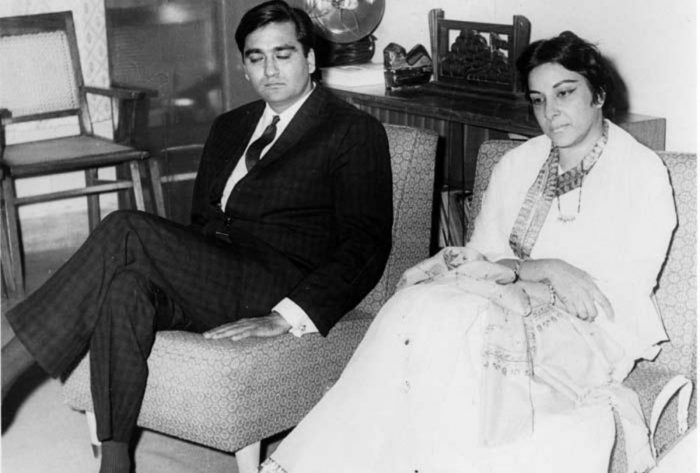 nargis and sunil dutt 7 700x473 1