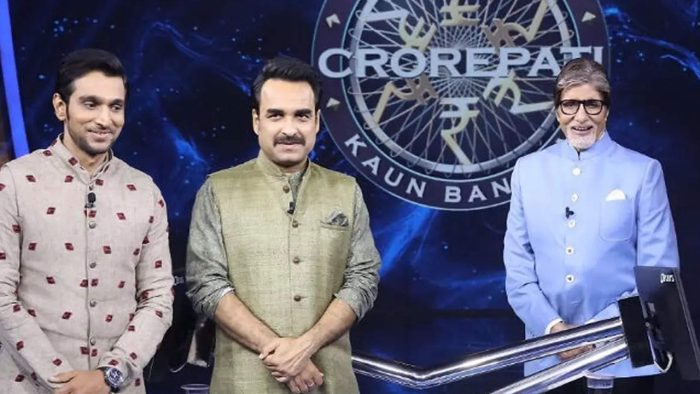 pankaj Tripathi and big b 700x394 1