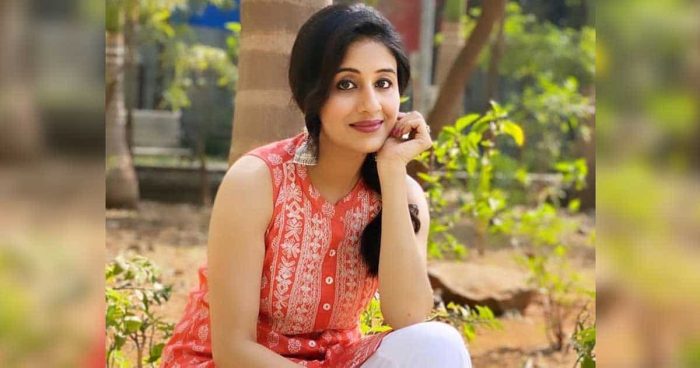 paridhi sharma 6 700x368 1