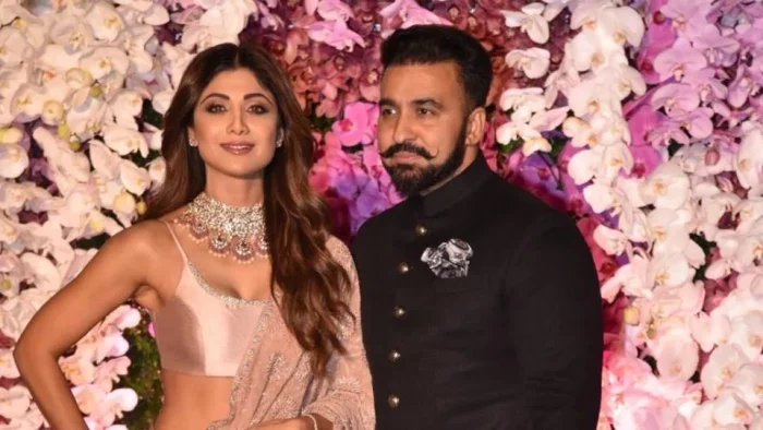 shilpa shetty and raj kundra 15.11.21 4 700x394 1