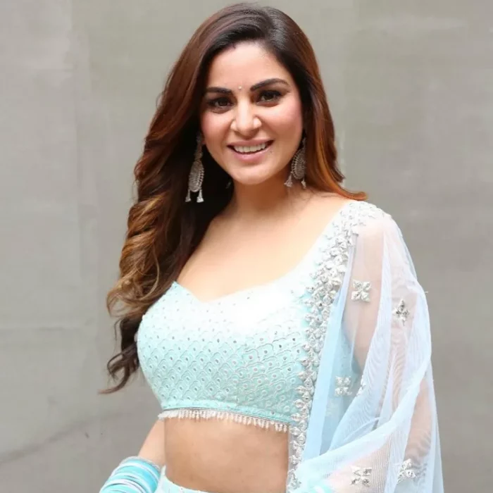 shraddha arya89 700x700 1