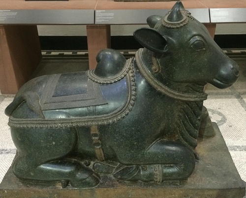 this-is-the-reason-for-darshan-through-the-horns-of-nandi