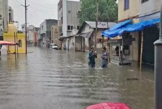 Heavy Rain મહારાષ્ટ્રથી લઈને ગુજરાતમાં ભારે વરસાદ અનેક જિલ્લાઓમાં પૂર