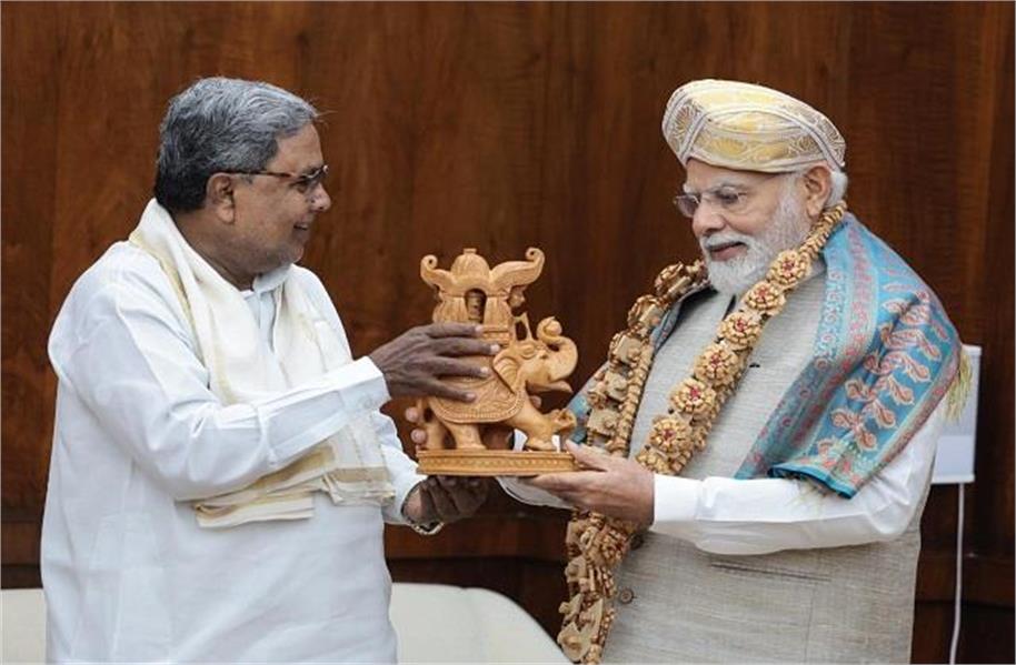 2023 8image 14 22 300745085siddaramaiah pmmodi ll