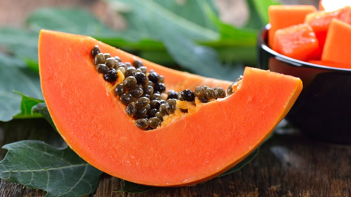 1719493566 71 Papaya Benefits પપૈયું ખાઓ રોગોથી મેળવો છુટકારો આ પીળા ફળના