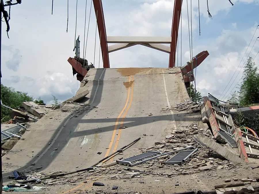 Chinese Bridge Collapse: ચીનમાં વરસાદનો કહેર, બ્રિજ ધરાશાયી થવાથી 11 લોકોના મોત