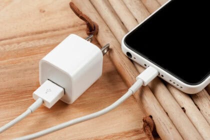 can iphone 12 use old charger