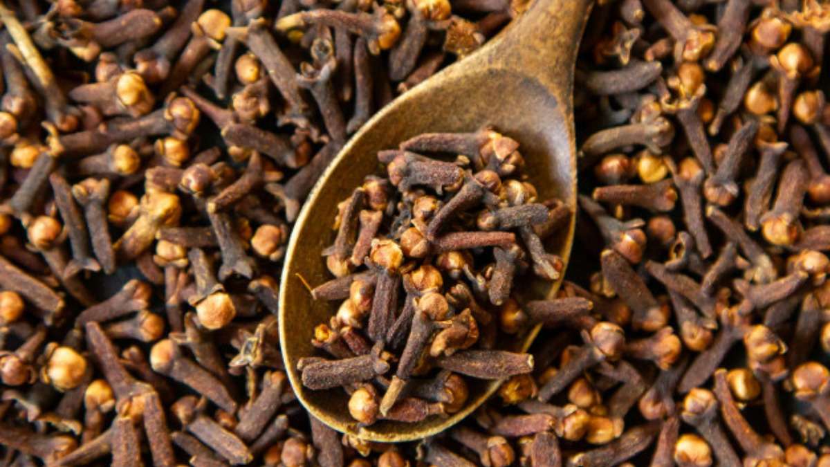 healthy habits benefits of drinking cloves water daily before sleep2