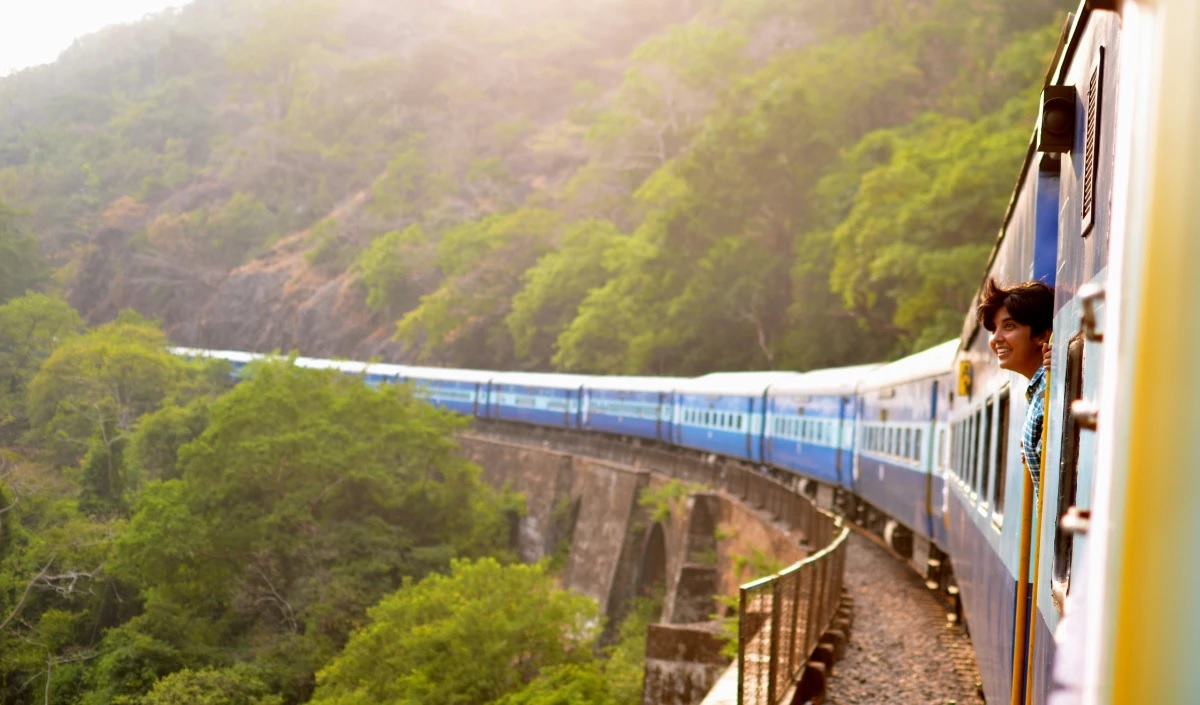 if you want to go on a beautiful train journey then enjoy these 5 rail routes of south india