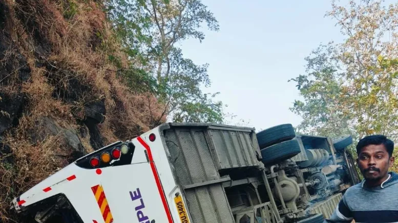 road accident in raigarh private bus going wedding overturned many death and injured2