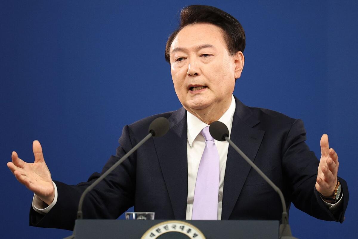 south korea court issues arrest warrant for own president yoon suk yeol5274527