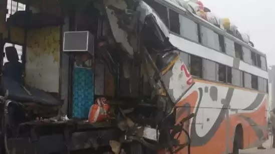 jaipur a bus collided with two trucks on the delhi mumbai expressway 45 people injured in the accident2