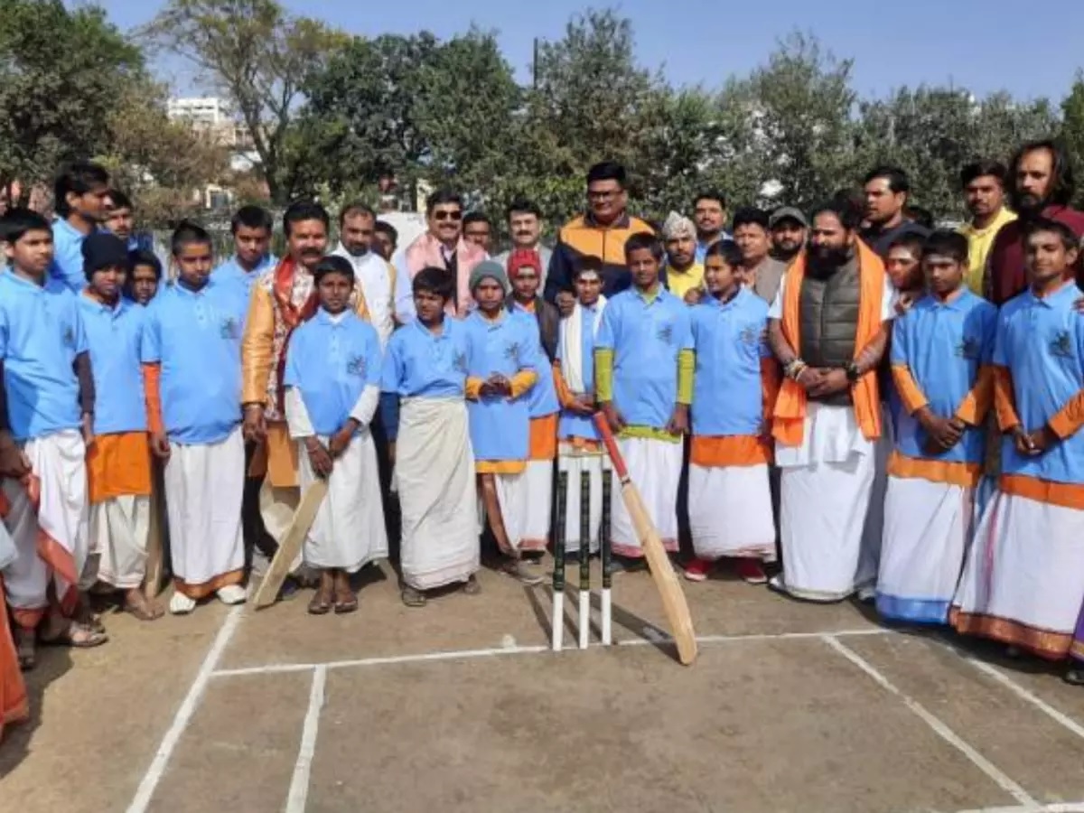 madhya pradesh sanskrit cricket tournament in bhopal players in dhoti kurta41572