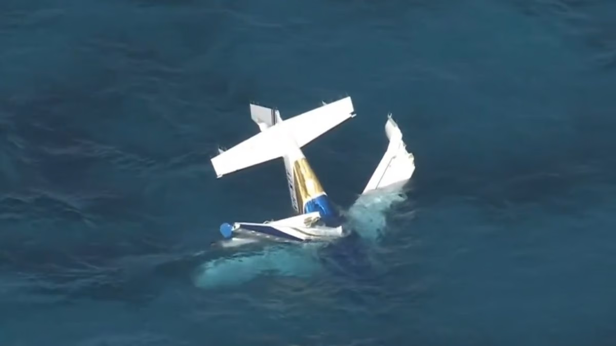 sea plane crashes in australia 3 injured and 3 missing2853