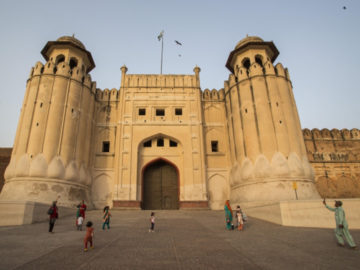 american researcher identifies 100 monuments from sikh empire era in lahore fort