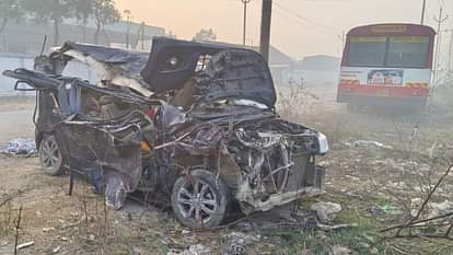 many devotees died in truck bus and car accident in jaunpur