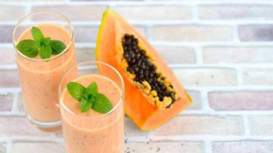 raw papaya juice is rich in vitamins know the benefits papita ka ras pine ke fayde in which diseases it is beneficial